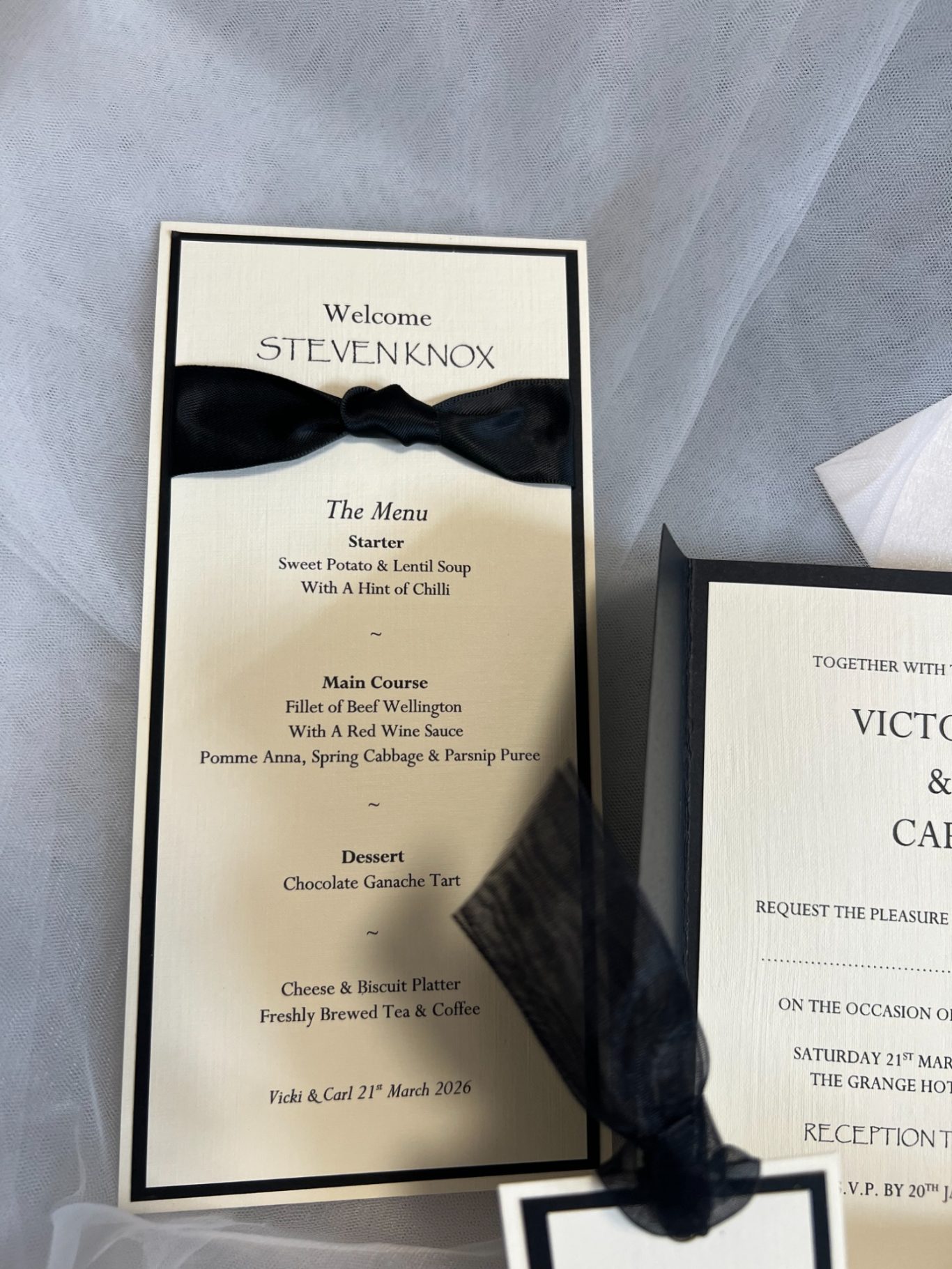 Personalised menu card with ribbon trim £2.50